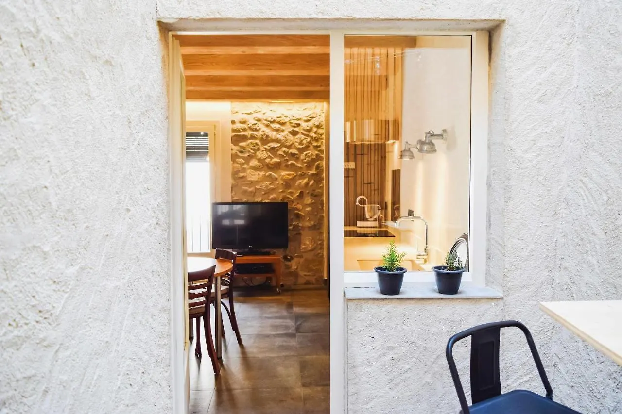 Apartment El Call Lestudi En La Juderia De Besalu Spain